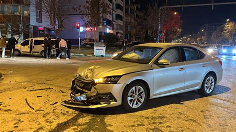 E­l­a­z­ı­ğ­­d­a­ ­t­r­a­f­i­k­ ­k­a­z­a­s­ı­n­d­a­ ­6­ ­k­i­ş­i­ ­y­a­r­a­l­a­n­d­ı­